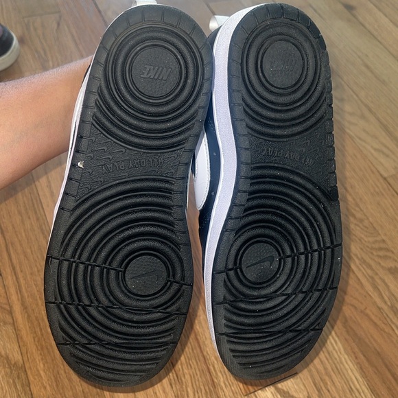 NIKE Court Borough Mid 2 Size 6Youth/Womens 8 - Picture 7 of 9